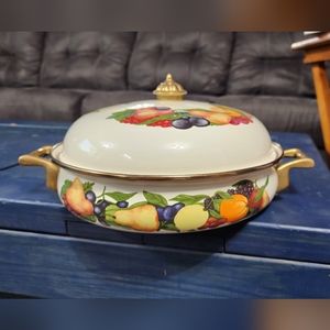 Regency Club Enamel Dutch Pot